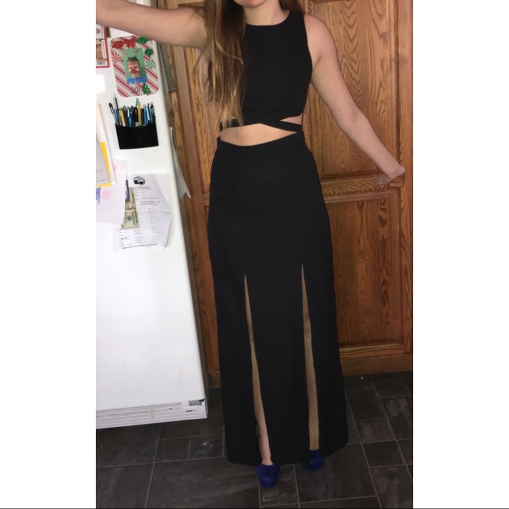🖤 Prom Dress 🖤 - Picture 2 of 4